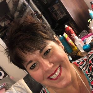 Meet your Posher, Leslie